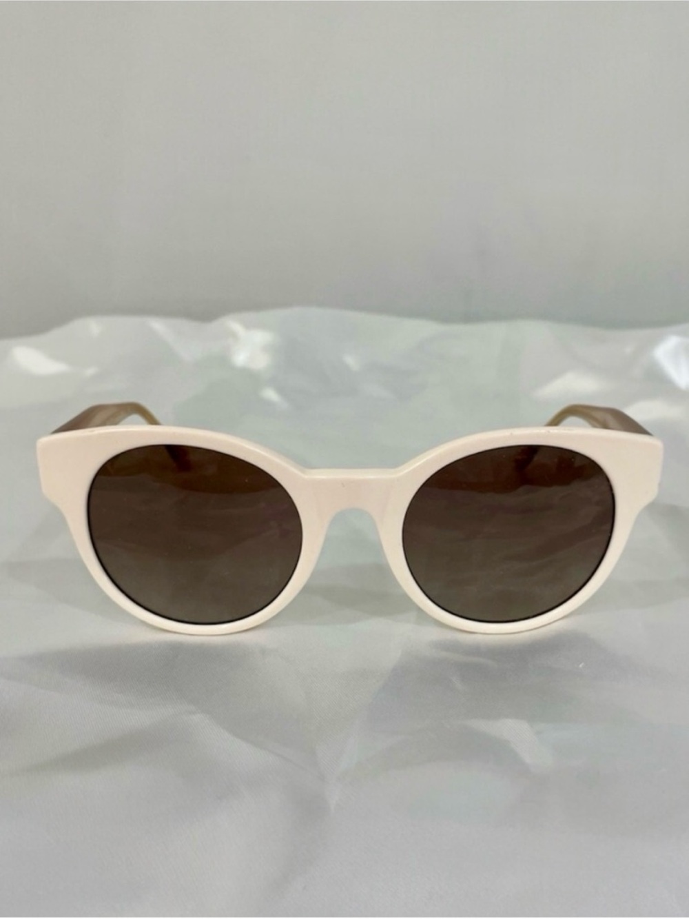 Bailey Nelson “Carole” Cream Round Frame Sunglasses with Dark Lenses